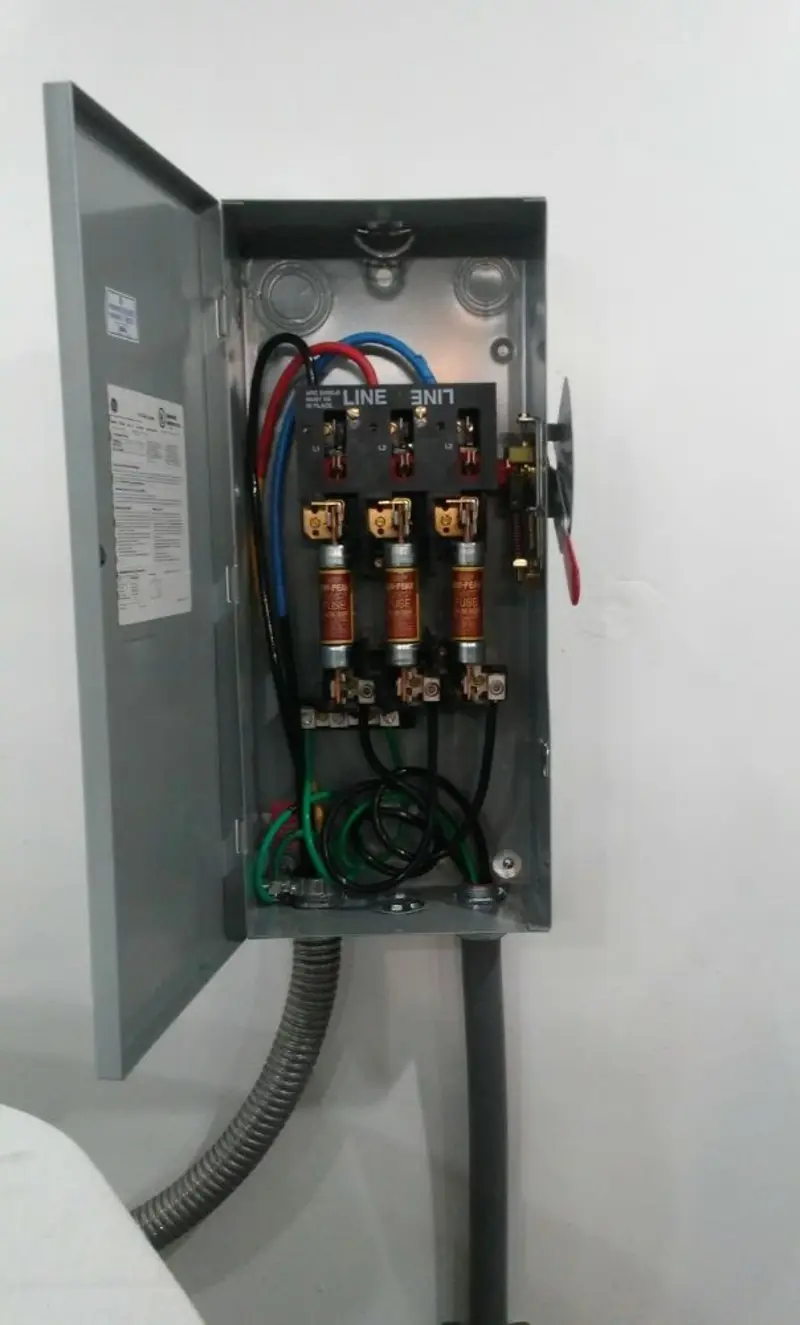Three-phase disconnect switch installed for Smoke Detector Installation in Blair